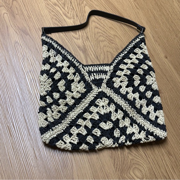 Wildflowers Handbags - NWOT Wildflowers woven Hobo summer Bag in Black & Cream
Handmade shoulder purse